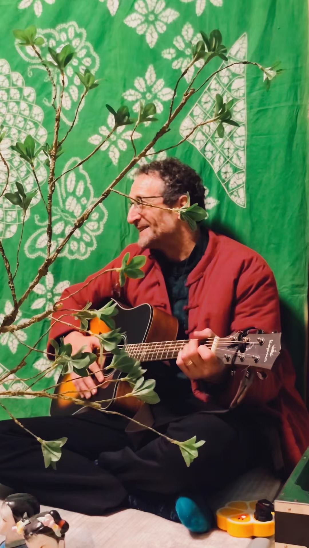 Dr Vinay Gunther playing guitar